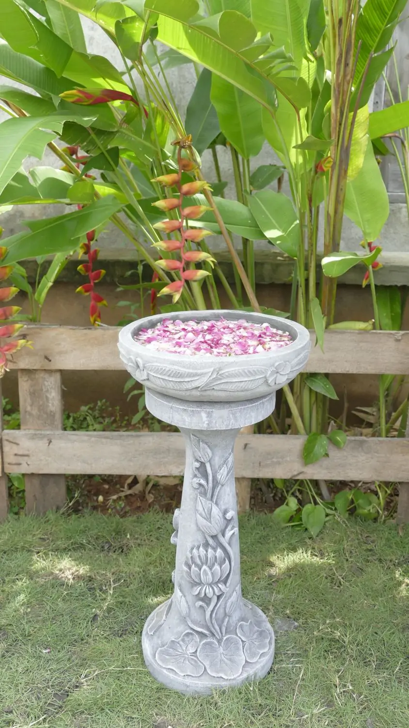 Artikelbild 3 des Artikels “Rinjani - Sockel, verjüngt, mit Lotus-Motiv, Ø 24cm, 52cm H | Steinguss “
